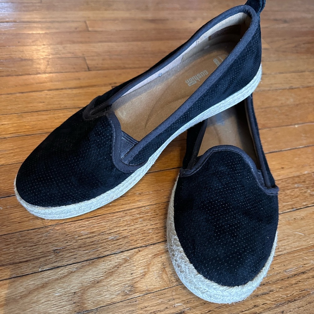 Like new condition Clarks Azella loafer